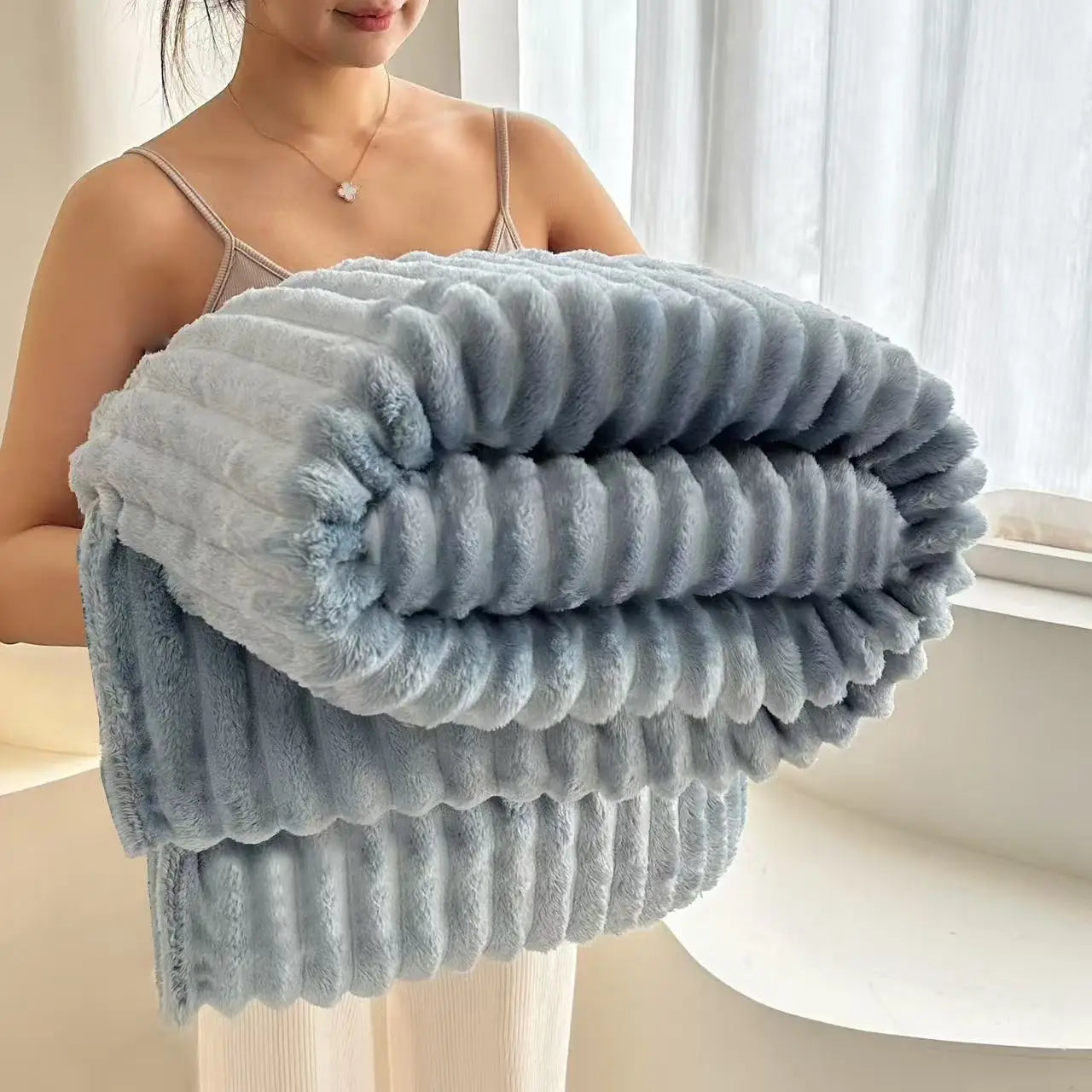 Wholesale Thickened Modern Style Blankets, Warm and Comfortable Sofa Covers, Leisure Travel Sleeping Blankets