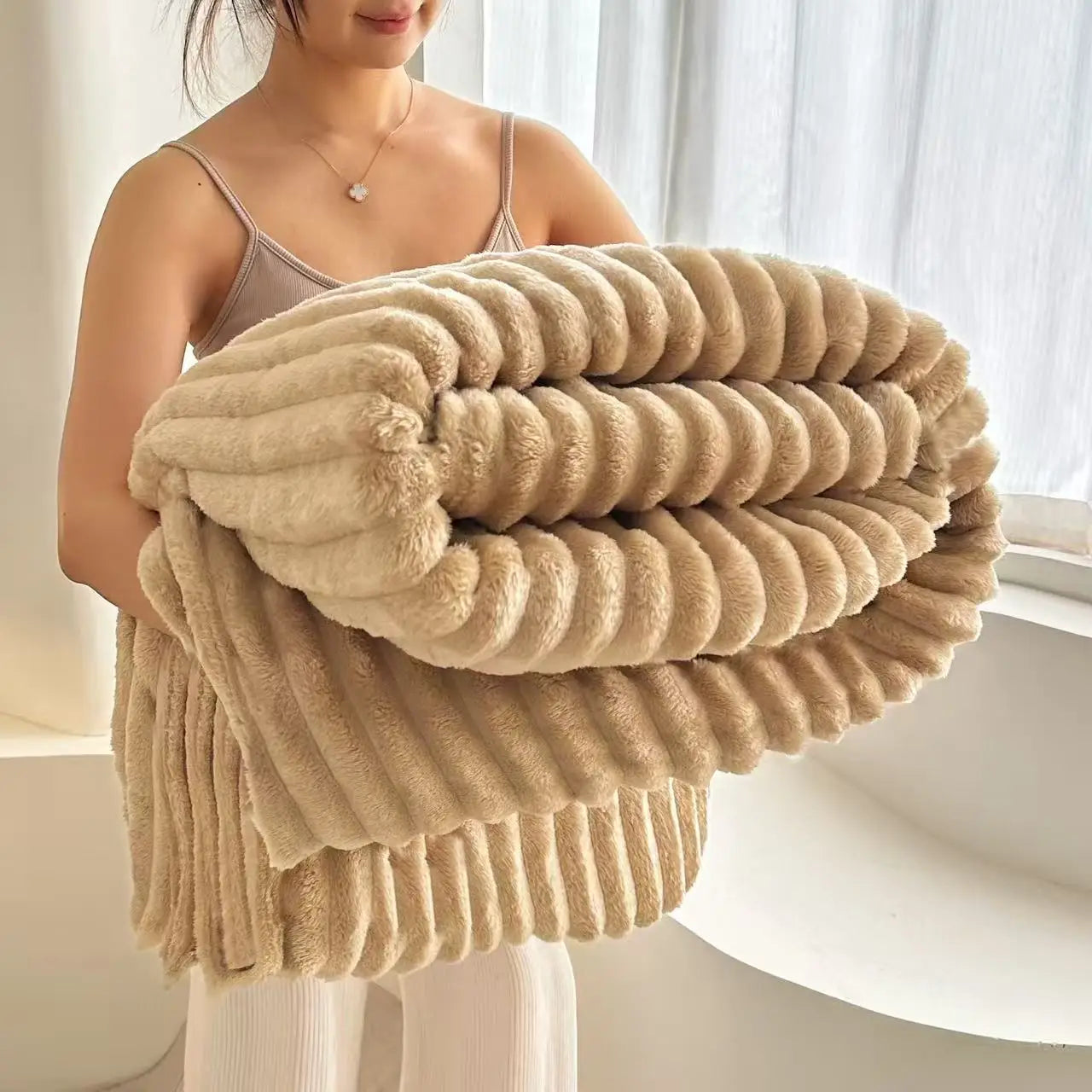 Wholesale Thickened Modern Style Blankets, Warm and Comfortable Sofa Covers, Leisure Travel Sleeping Blankets