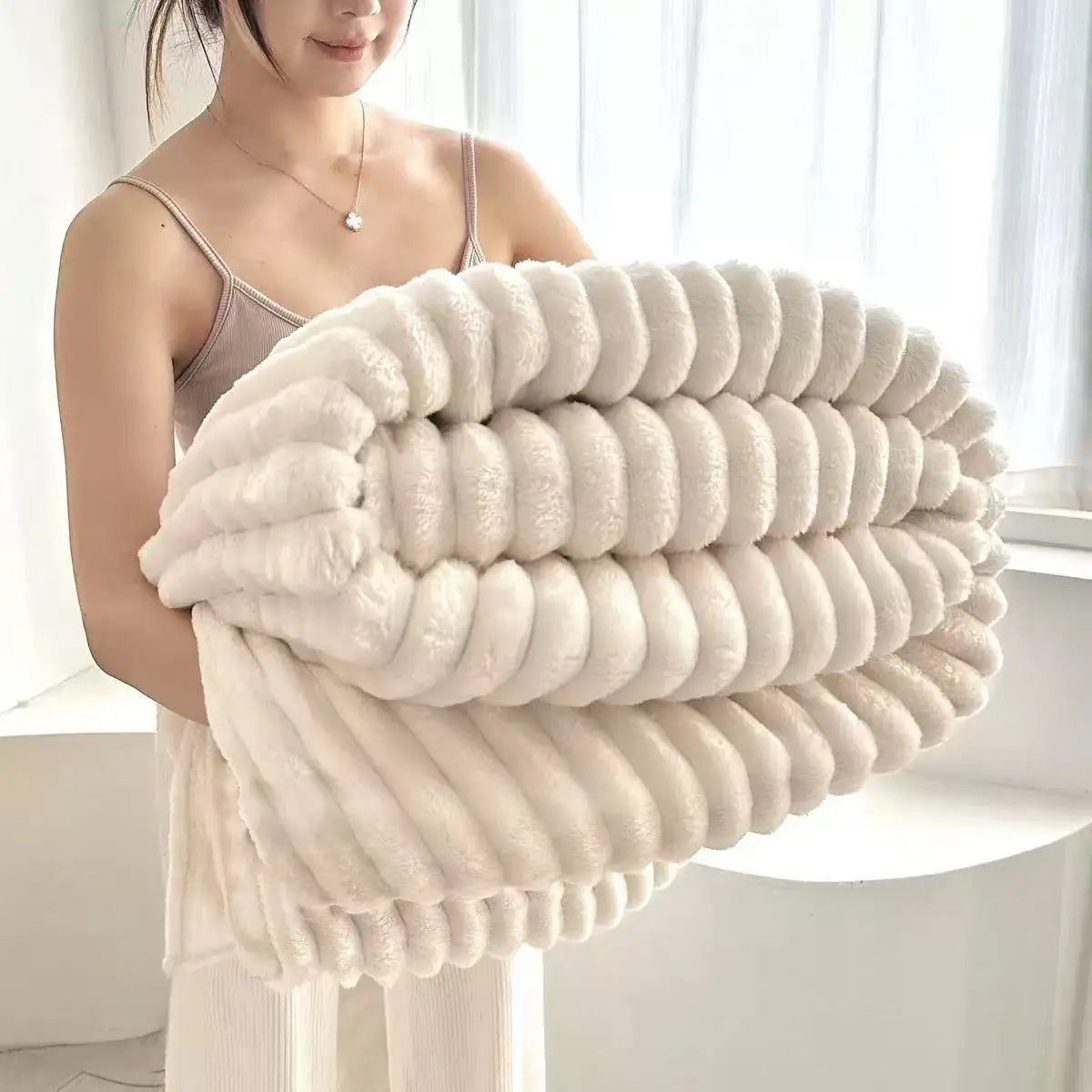 Wholesale Thickened Modern Style Blankets, Warm and Comfortable Sofa Covers, Leisure Travel Sleeping Blankets