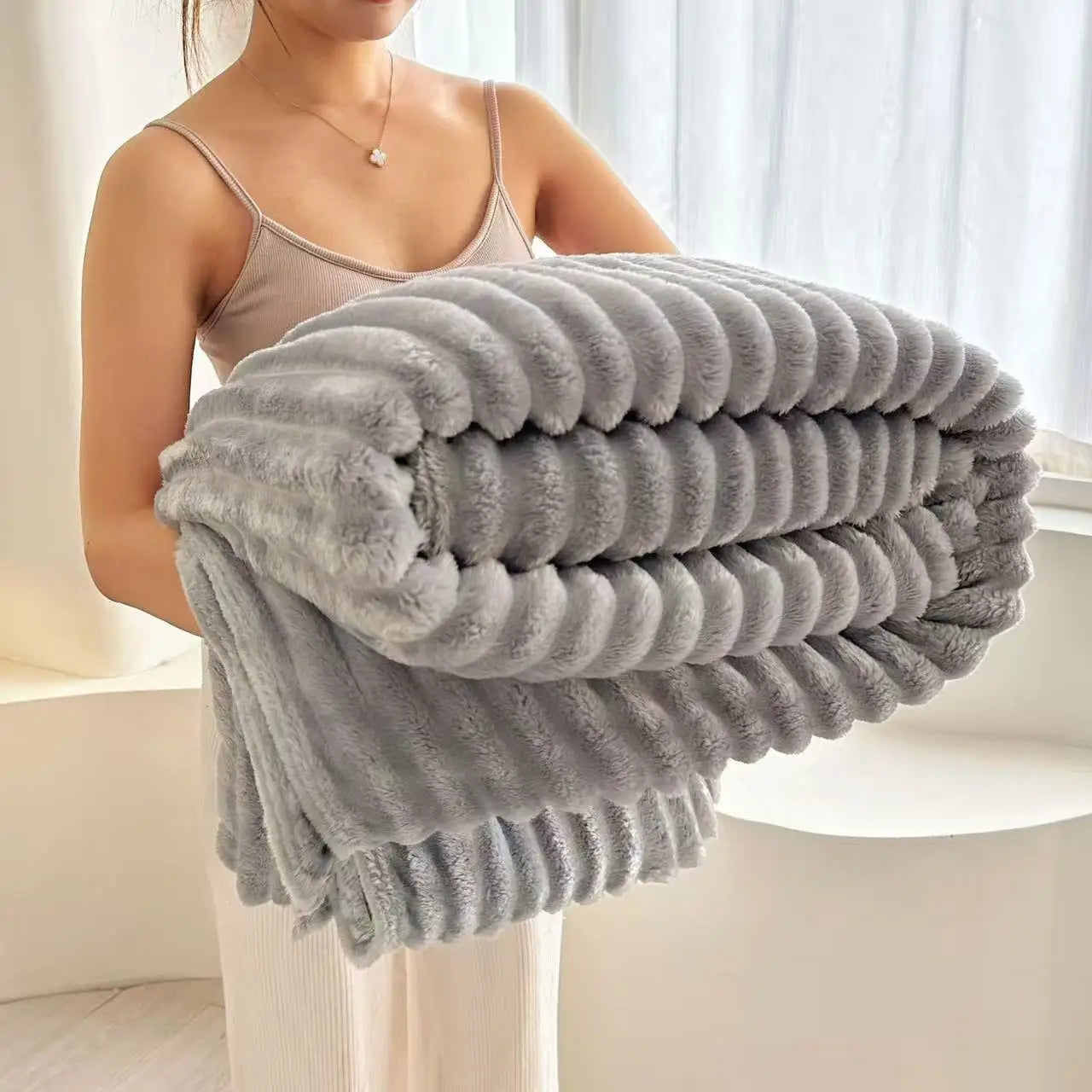 Wholesale Thickened Modern Style Blankets, Warm and Comfortable Sofa Covers, Leisure Travel Sleeping Blankets