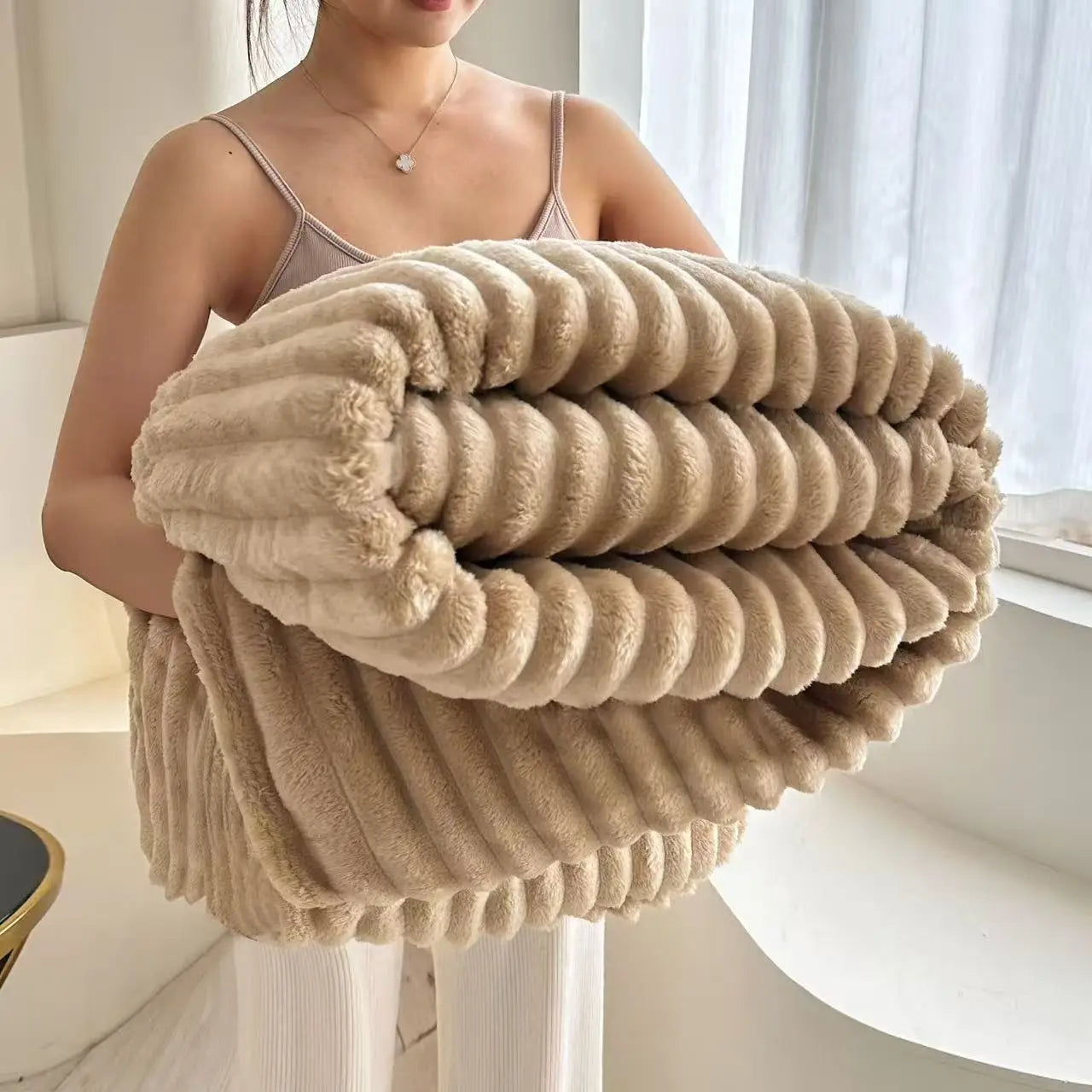 Wholesale Thickened Modern Style Blankets, Warm and Comfortable Sofa Covers, Leisure Travel Sleeping Blankets